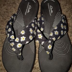 Clarks Black Floral Daisy Thong Sandals